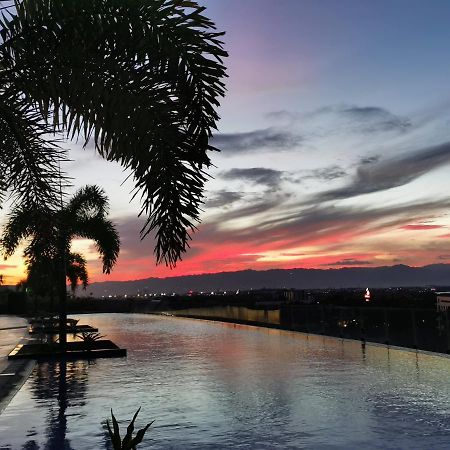 Mactan Newtown Deluxe Island Breeze Daire Lapu-Lapu City Dış mekan fotoğraf