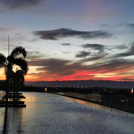 Mactan Newtown Deluxe Island Breeze Daire Lapu-Lapu City Dış mekan fotoğraf