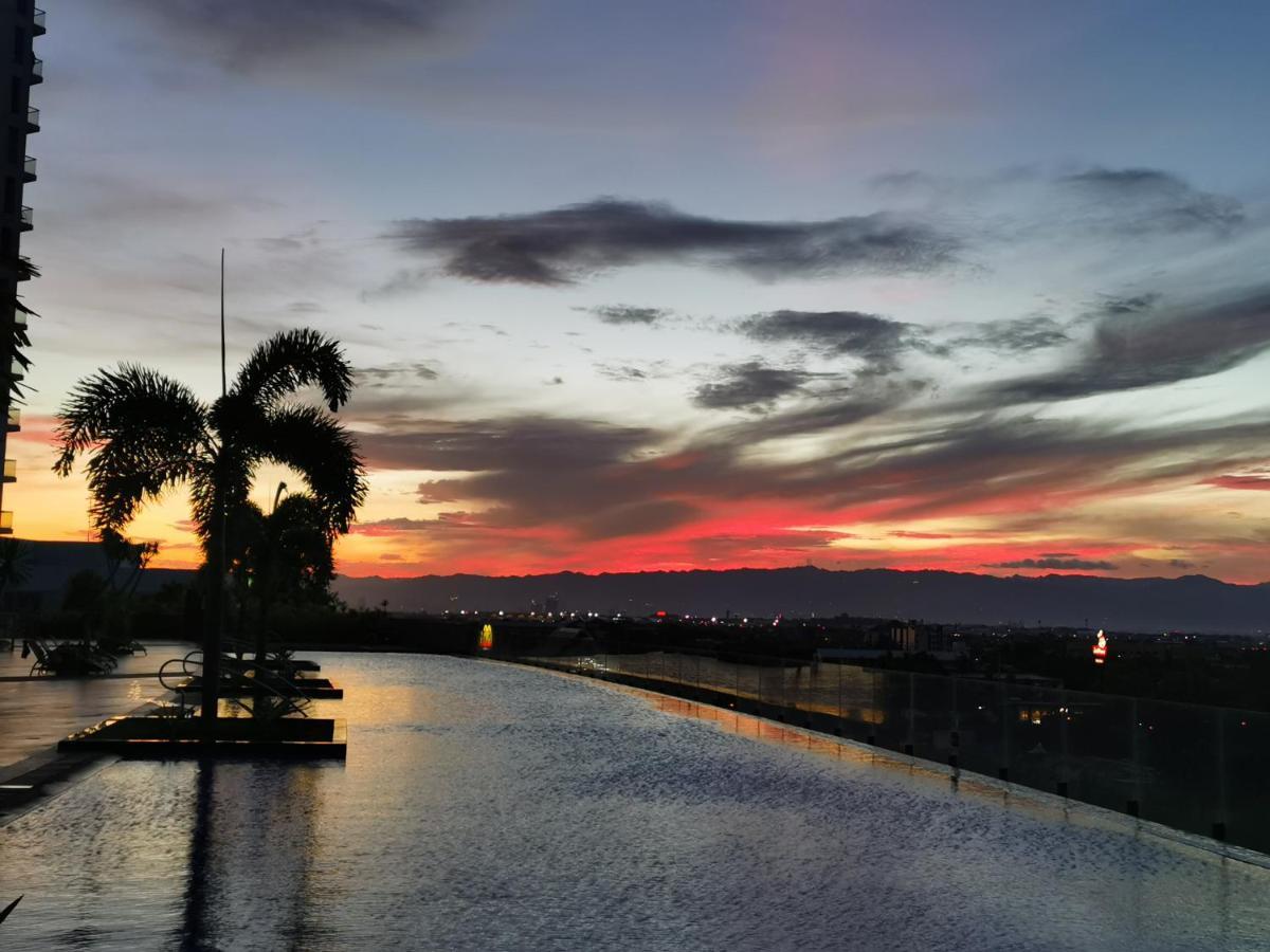 Mactan Newtown Deluxe Island Breeze Daire Lapu-Lapu City Dış mekan fotoğraf